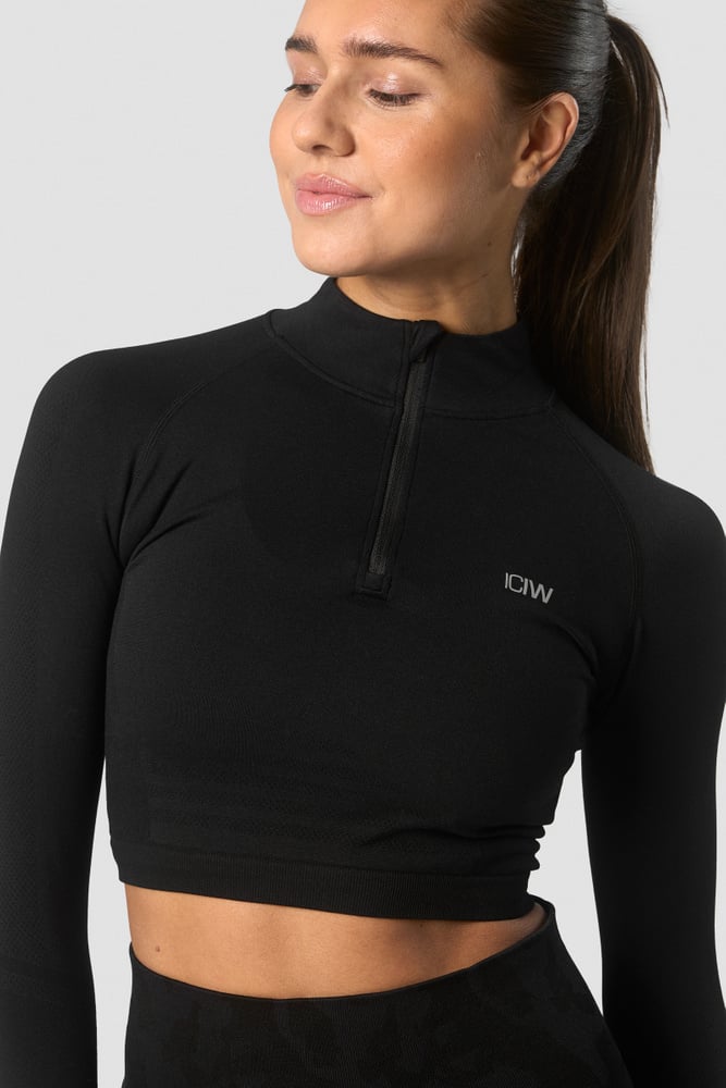 define seamless cropped 1/4 zip black