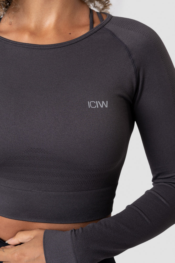 define seamless ls crop top graphite wmn