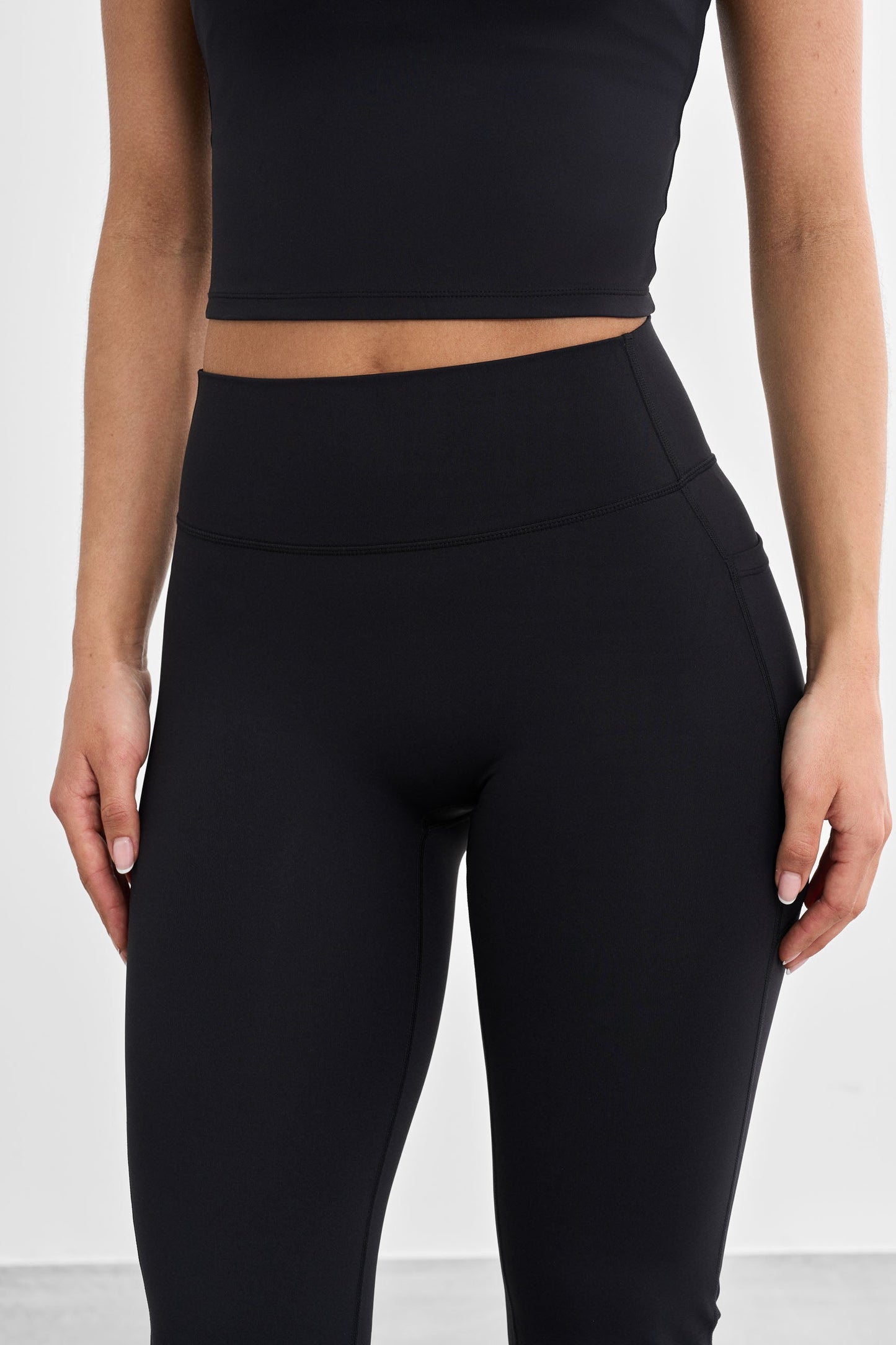 Signature flared-lahkeiset taskuleggingsit