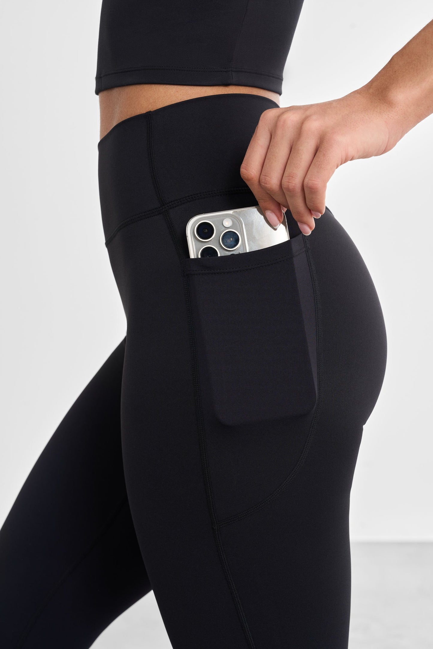 Signature flared-lahkeiset taskuleggingsit